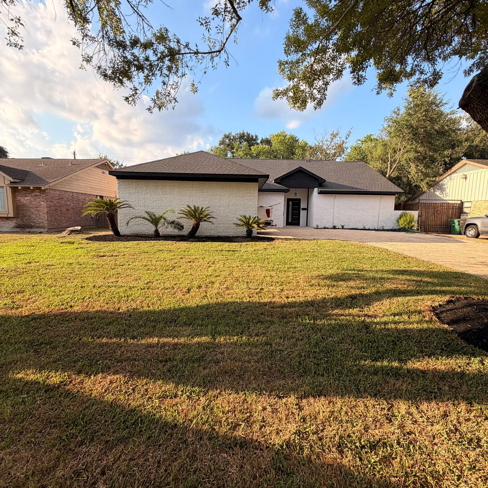 Fachada remodelada en Beechnut St, Houston